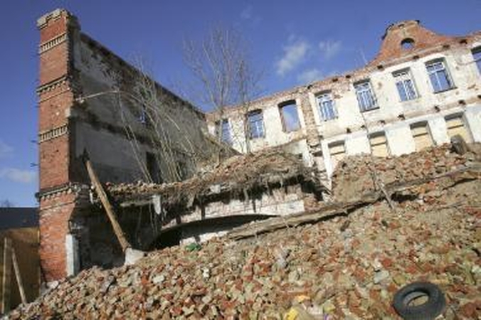 Paveldo saugomos Šančių kareivinės toliau sėkmingai griūva