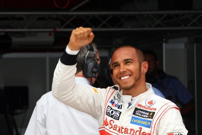Lewisas Hamiltonas prarado „Formulės 1“ pirmąją poziciją