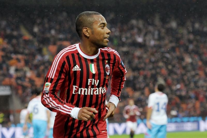 Robinho savo sūnų moko futbolo subtilybių