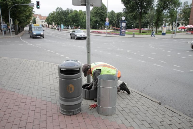 Miesto centre pastatytos naujos šiukšliadėžės