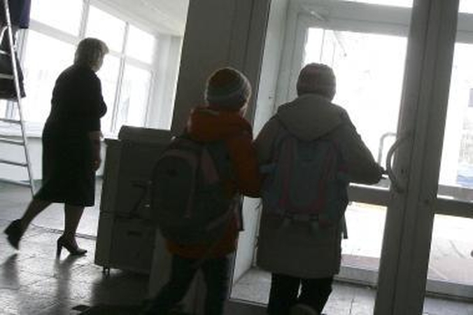 Mokyklų pertvarka: valdininkai spaudžia, tėvai priešinasi