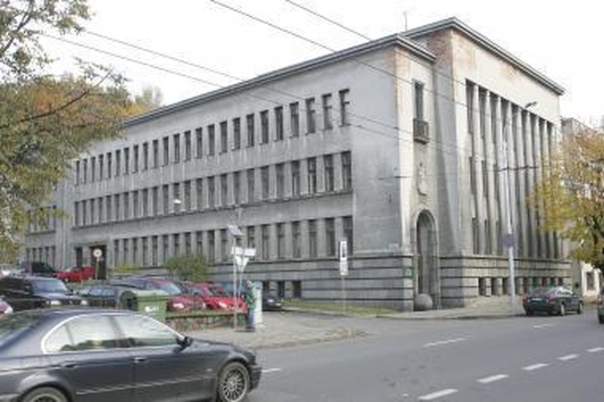 Rūmai, taikęsi į Karo muziejaus sodelį, mini 70-metį