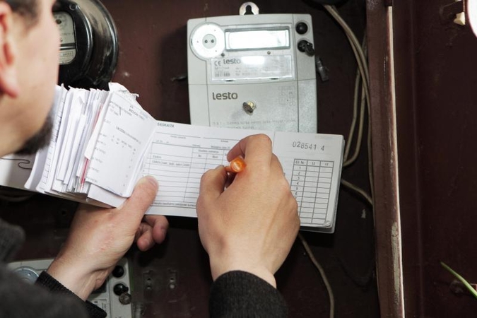 Vietoje naktinio elektros skaitiklio siūlo nepalankesnį tarifą