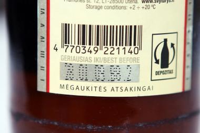 Kaunietis prekybos centre į apsaugininką paleido butelį