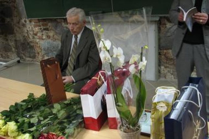 Laukiama žinių apie dingusį  profesorių V.K.Gronską