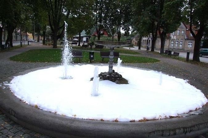 Šilutės skverelyje fontanas vėl putoja   