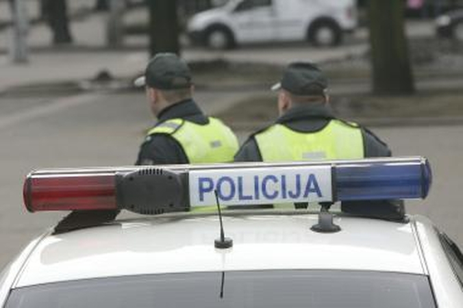 Už vairo sėdęs girtas jaunuolis bandė išsigelbėti su 40 litų