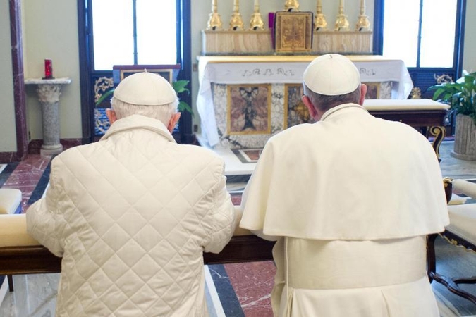Popiežius Pranciškus atvyko aplankyti savo pirmtako Benedikto XVI