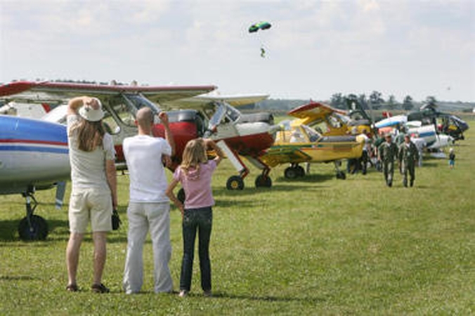 Panevėžio ir Biržų aeroklubuose – kurtinanti tyla