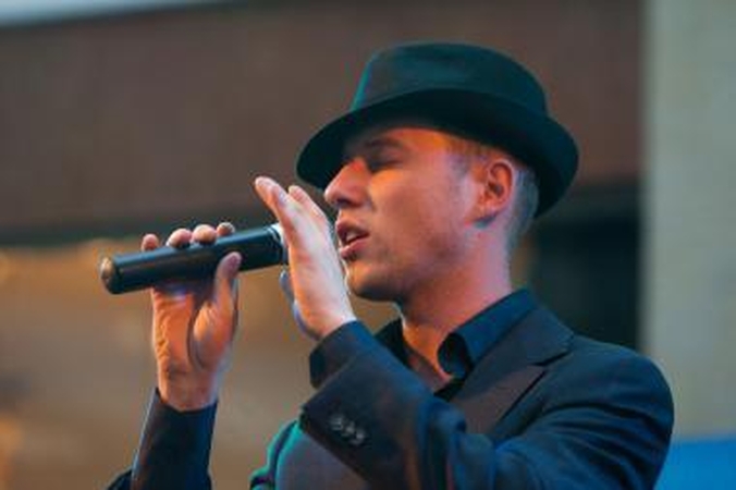 Klube „Amerika pirtyje“ koncertuos Sasha Song