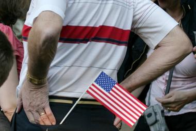 Analitikai įspėja apie gresiančią naują emigracijos bangą