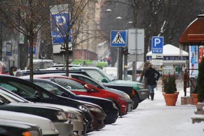 Šventinę savaitę už automobilių stovėjimą mokėti nereikės