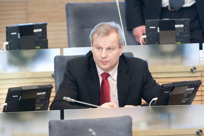 Į Santuokų rūmus meilės dieną žengė ir Seimo narys