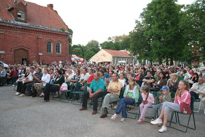 Kinas po atviru dangumi Raudondvaryje - šį penktadienį 