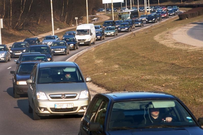 Visi į pajūrį: VMI tikina, kad vežti pakeleivį – legalu ir nebaudžiama