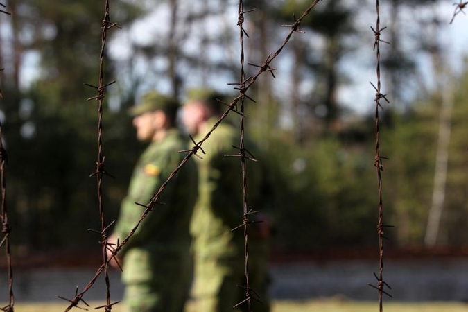 Standartų neatitinkančiais kalašnikovais ginkluoti pasieniečiai