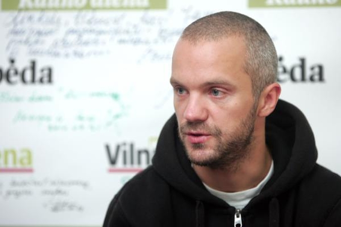 Aktorius G.Savickas be gailesčio lukštens lietuviškų popdainų tekstų perlus