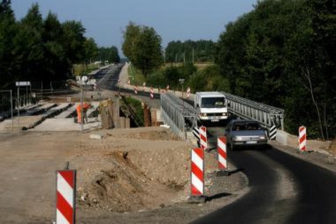Įpusėjo tilto per Lėvens upę rekonstrukcija