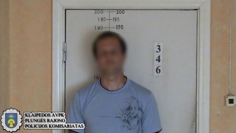 Prasiskolinusiam plungiškiui apmulkinti policijos pareigūnų nepavyko