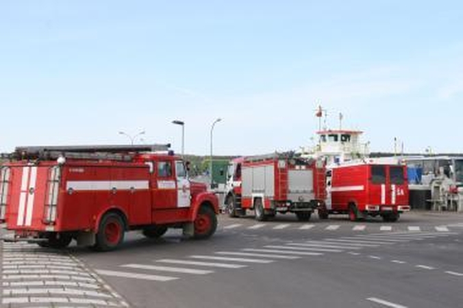 Ugniagesiai skubėjo į Smiltynę