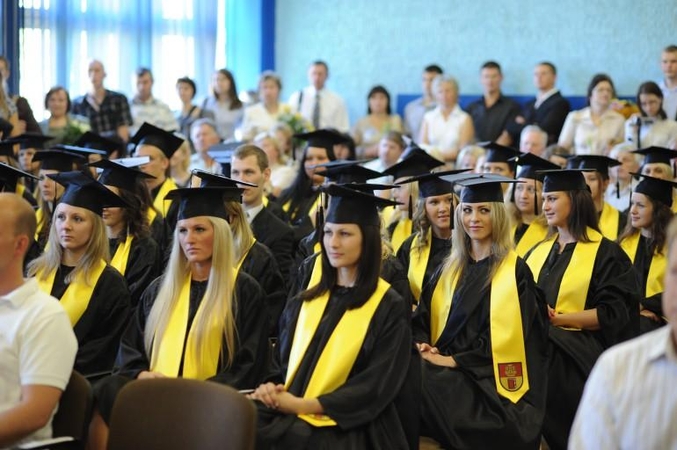 Klaipėdos universitetas sveikino pirmuosius šiųmečius absolventus 