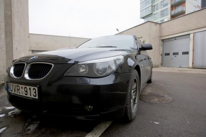 Kovodama su piktnaudžiavimu Vyriausybė nurodė žymėti visus tarnybinius automobilius