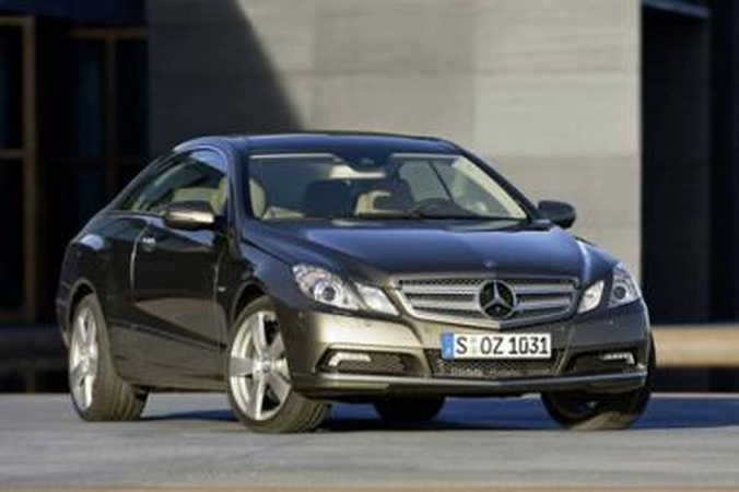 „Mercedes-Benz“ pristatė CLK įpėdinį