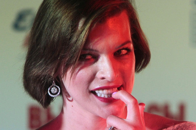 M.Jovovich pažadėjo reguliariai lankyti susižeidusią aktorę