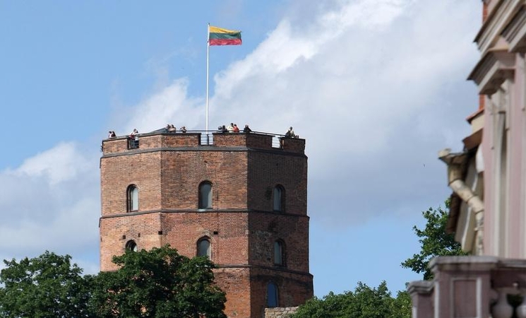 Prie Gedimino pilies bokšto skambėjo Maironio eilės
