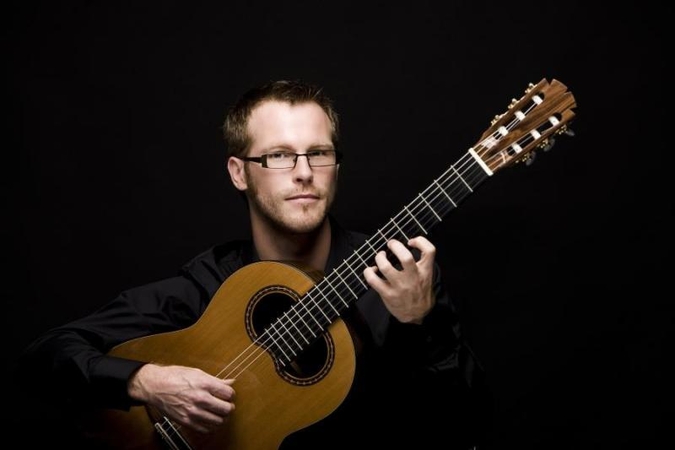 Koncertų salės parko estradoje - gitaros skambesys