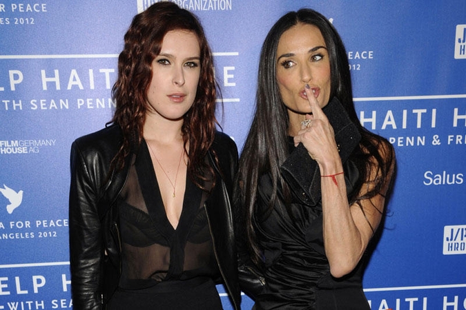 Demi Moore siekia pagalbos dėl išsekimo 