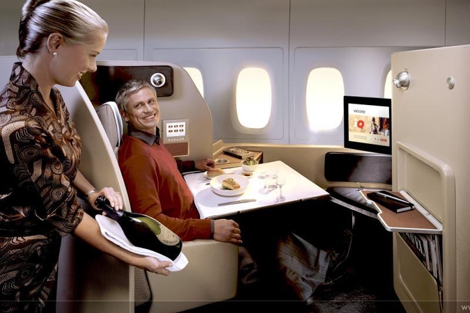 Lėktuvo interjeras: nuo avikailiais trauktų lovų iki 1000 TV kanalų