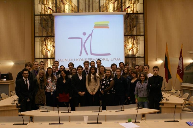 Jaunųjų konservatorių lygos pirmininku išrinktas Adomas Bužinskas