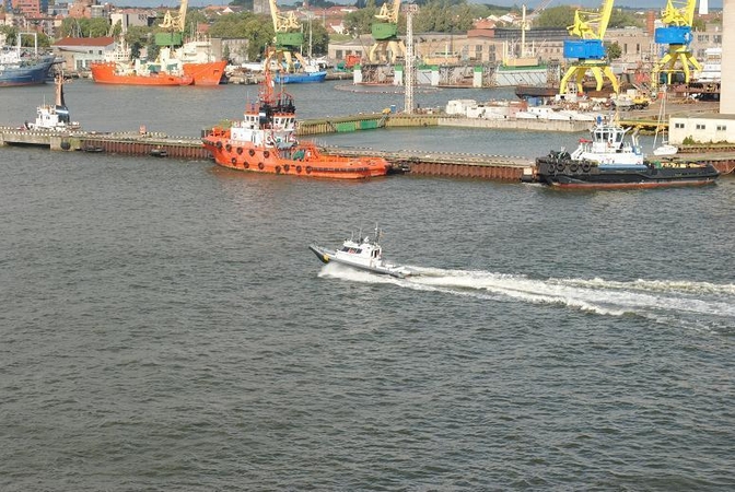 Kuršių mariose apvirtus valčiai dingo vienas žmogus