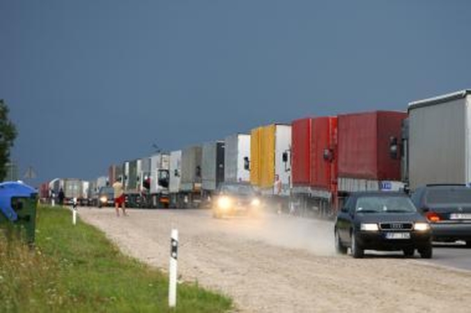 Lietuvos vilkikų eilės pradėjo sklaidytis (papildyta)