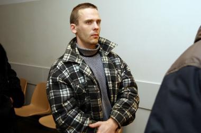 Šaudęs, paskui užmigęs kariškis prie žurnalistų teisme nekalba