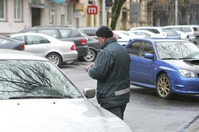 Netvarka automobilių stovėjimo aikštelėse