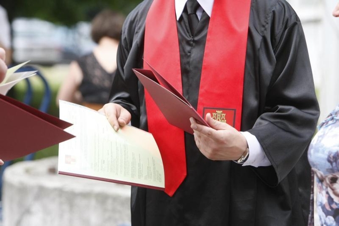 Klaipėdos universitete netyla absolventų šurmulys