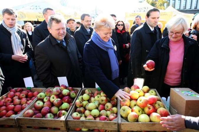 Mugėje "Derliaus šventė" kvepėjo dešra ir česnakais