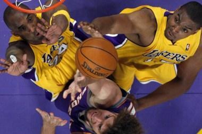 Vakarų konferencijos finalo serijoje „Lakers“ išsiveržė į priekį