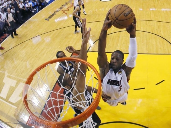 NBA finalas: R.Allenas išgelbėjo „Heat“ sezoną ir tašką dės namuose