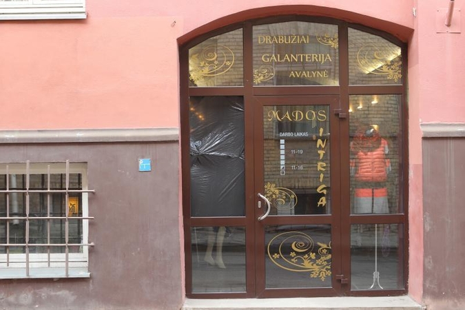 Antradienio naktį apvogta parduotuvė sostinės Labdarių gatvėje