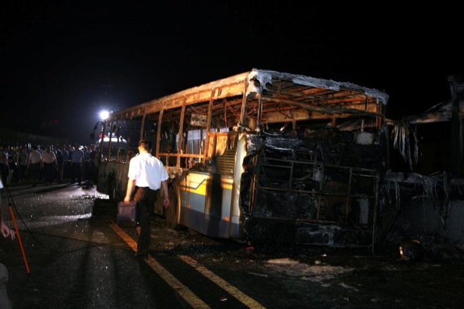 Kinijoje užsiliepsnojus miesto autobusui žuvo 47 žmonės