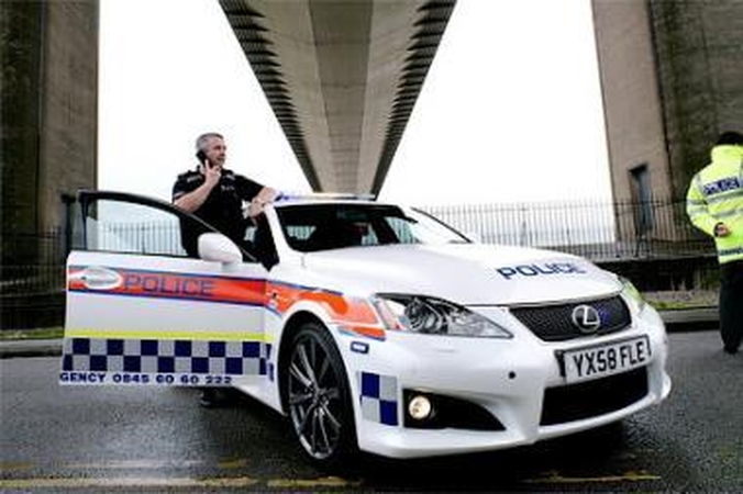 Britų policininkai persėda į „Lexus IS-F“