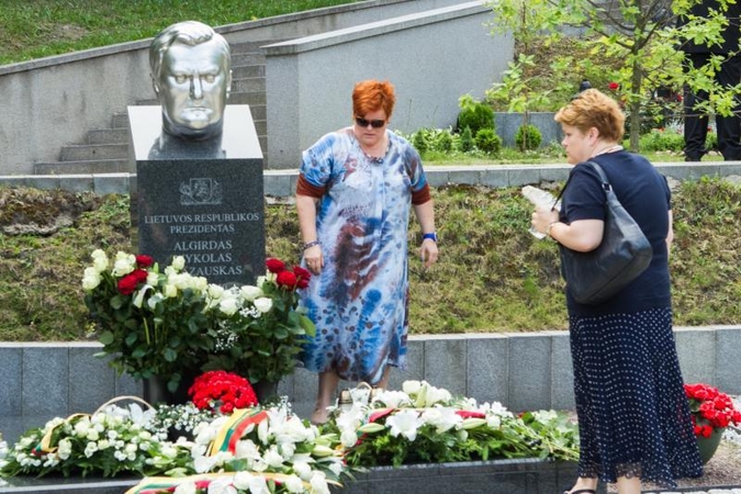 Vilniaus kapinėse pagerbtas A. M. Brazausko atminimas