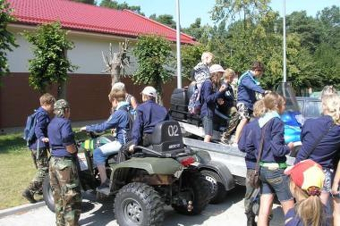 Jūrų skautai lankėsi Pakrančių apsaugos rinktinėje