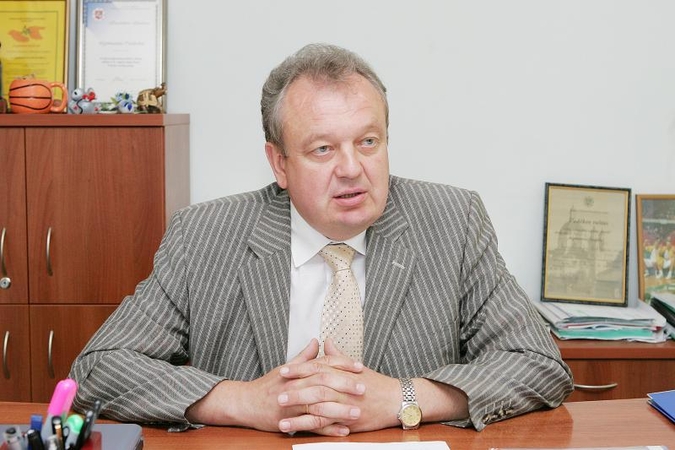 Įtariamuoju tapęs A.Puidokas neatleistas ir pinigų negaus