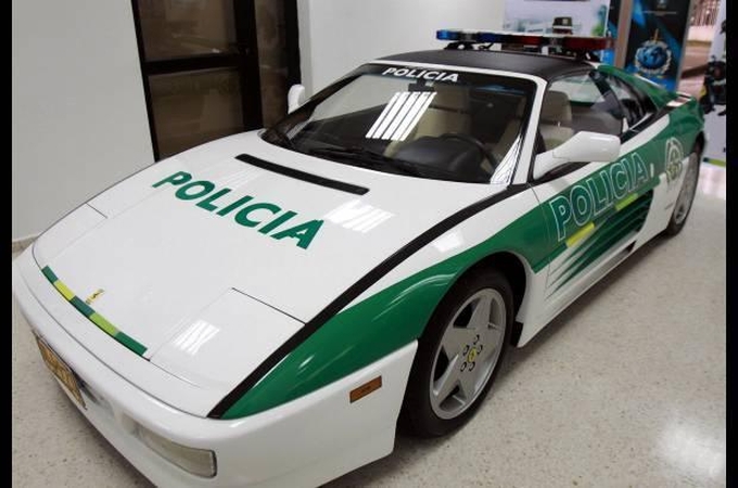 Kolumbijos policija savavališkai perdažė narkotikų prekeivio „Ferrari“