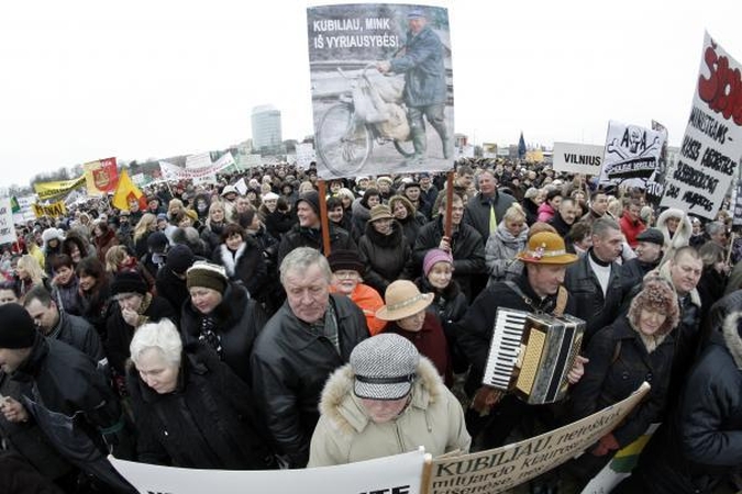 Profsąjungos dėl J.Marcinkevičiaus laidotuvių pakeitė mitingo laiką