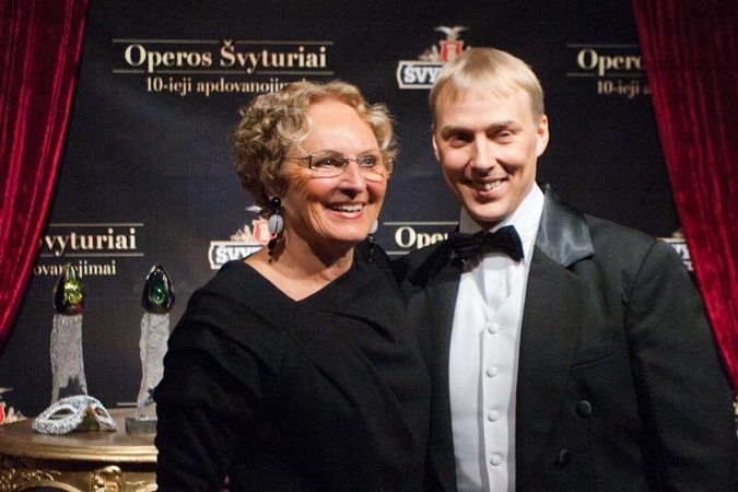 Išdalinti jubiliejiniai „Operos Švyturiai“